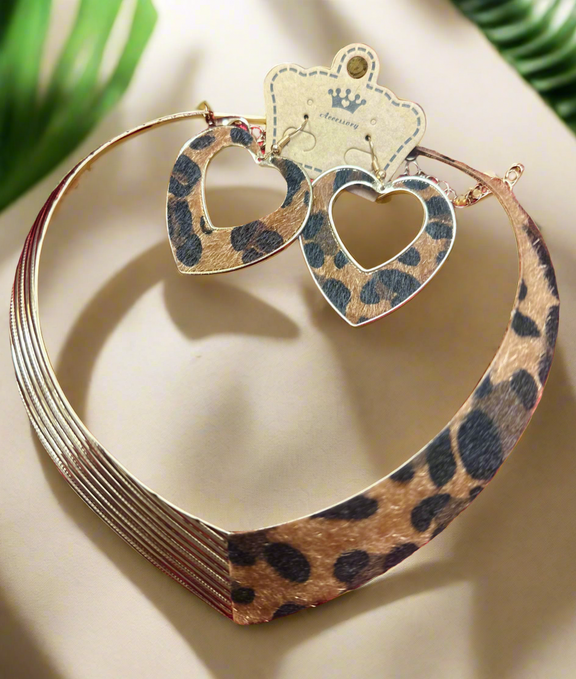 Leopard print heart jewelry set featuring a bold choker necklace with metallic accents and matching heart-shaped dangle earrings, fashion statement jewelry for women.”