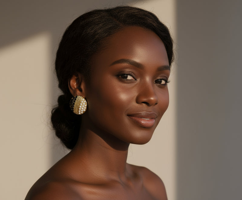 Elegant “Aseda Noir” statement earrings featuring a bold black and gold design — crafted to symbolize gratitude, strength, and sophistication. Perfect for evening wear or formal occasions, these earrings add a touch of royal elegance and timeless beauty.